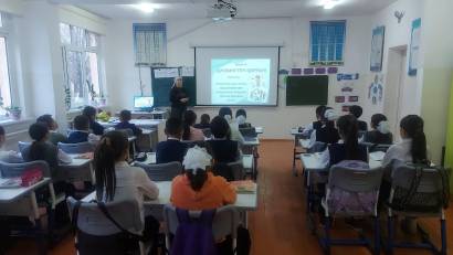 Желтоқсан- бірлік пен ынтымақ айы Көкмардан жалпы білім беретін мектептің 4”б” сынып жетекшісі Сералиева Зина “Буллингтен қорған” тақырыбында сынып сағатын өткізіп, буллинг және кибербуллингтен қорғану жолдарын оқушыларға түсіндірді.  #біртұтас_тәрбие #кө