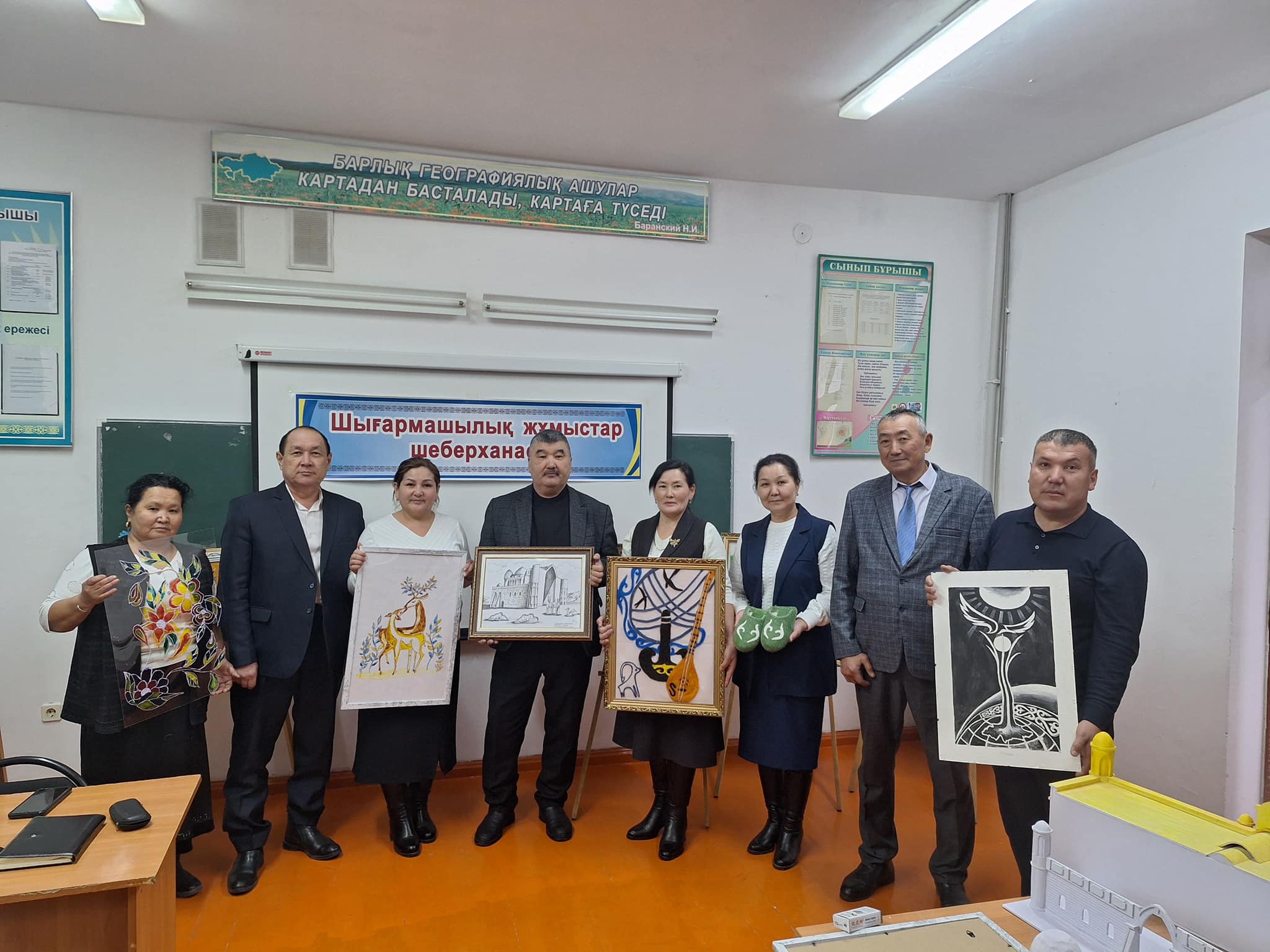 Шығармашылық жұмыстар шеберханасы" тақырыбында (бейнелеу өнерімен айналысатын) облыстық байқауда ұстазымыз ЖҮЛДЕЛІ 3 ОРЫНДЫ ИЕЛЕНДІ, МАРАПАТЫМЕН ҚҰТТЫҚТАЙМЫЗ!!! "Білім беруді дамыту орталығы" КММ 2024-2025 оқу жылының жұмыс жоспарына сәйкес 2024 жылдың 1