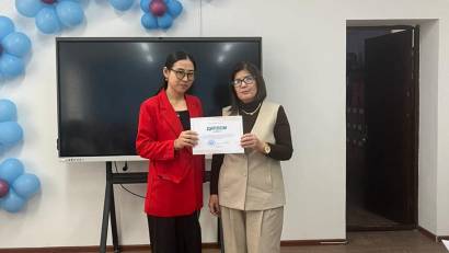 Түркістан облысы, Отырар ауданы,  «Көкмардан жалпы білім беретін мектеп», «Оқуға құштар мектеп» жобасы,&quot;Балалар кітапханасы&quot; бағдарламасы аясында кітап оқуға және білім алуға қызығушылықты қалыптастыру мақсатында :  20 желтоксан күні аудандық кітапханашыл