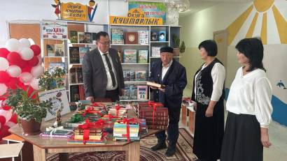 Окуға құштар мектеп&quot; жобасы аясында 14 ақпан Халықаралык кітап сыйлау күніне орай,көлемді іс-шара болып өтті.Мектеп кітапханасы  Әбубакірова Айпаң апамыздың есімімен аталады.Ұрпактары мектебімізге көп көлемде кітаптар сыйлады. 
