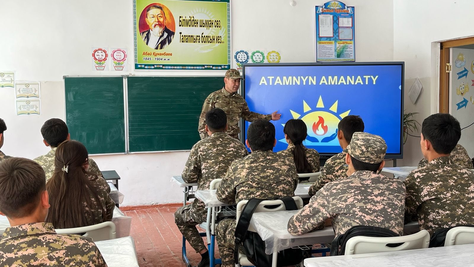 Көкмардан жалпы білім беретін мектеп КММ-нің АӘ және ТД пәнінің мұғалімі Жұмагелдиев Рақымжан Жумагелдиевич 10 сынып оқушыларымен Екінші дүниежүзілік соғыс кезінде қаза тапқан және хабар ошарсыз кеткен Қазақстандық сарбаздарды жүйелі мұрағаттық іздестіру