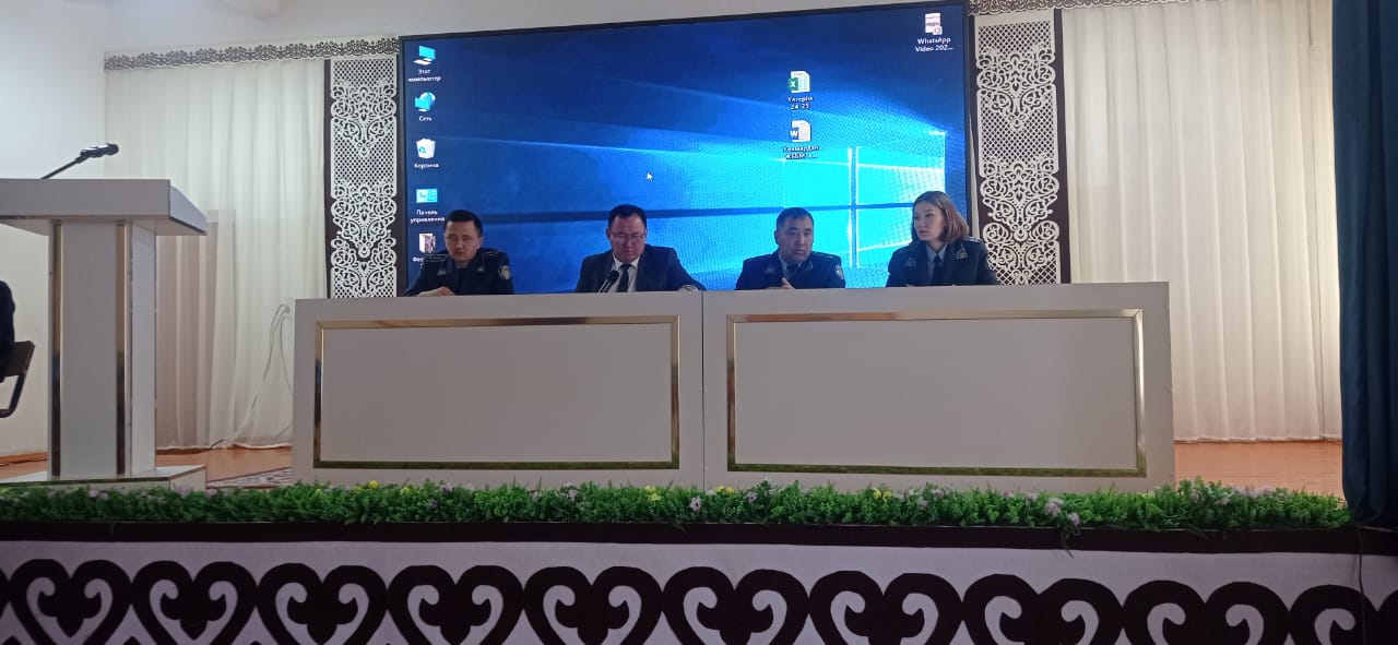 Отырар АПБ қылмыстық іздестіру бөлімінің жедел уәкілі, полиция капитаны Ө.Әбзейтовтер педагогикалық ұжым және кіші қызметкерлердің қатысуымен топтық семинар өткізді