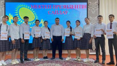 Мектеп президенті сайлауы өтті! Көкмардан жалпы білім беретін мектебінде 2025-2026 оқу жылының жоспары аясында 9-10 сынып оқушылар арасында Өзін-өзі басқару жүйесі аясында Мектеп президентін сайлау өткізілді.  Үміткерлерді мектеп оқушылары ұсынып дауыс бе