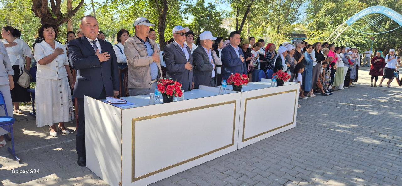 Отырар ауданы білім бөліміне қарасты “Көкмардан” жалпы білім беретін мектепте 1 қыркүйек білім күніне орай 1-11 сынып оқушыларының қатысуымен “Мектебім - мейірім мекені" тақырыбында салтанатты жиын аталып өтті. Алғаш мектеп табалдырығын аттаған бүлдір