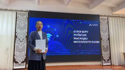 Көкмардан жалпы білім беретін мектепте 15 қазан 2025 жылы ЖИ-ды қолданудың этикалық нормалар мен стандарттарын сақталуы және Жасанды интеллектіні білім беру процесіне енгізу туралы мұғалімдерге түсіндірме жұмысы жүргізілді. Директордың ақпараттандыру 