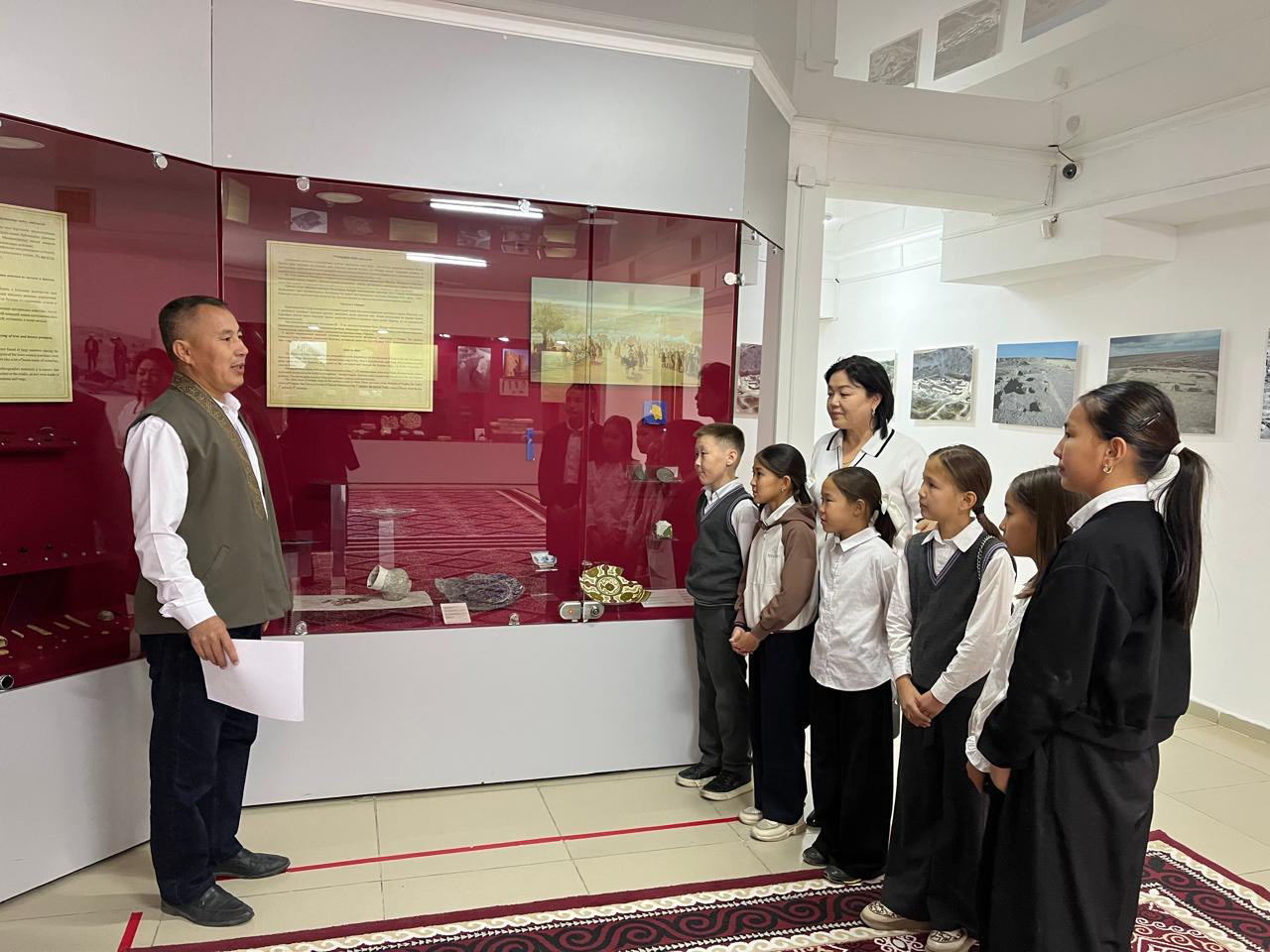 Үйірменің үйретері көп